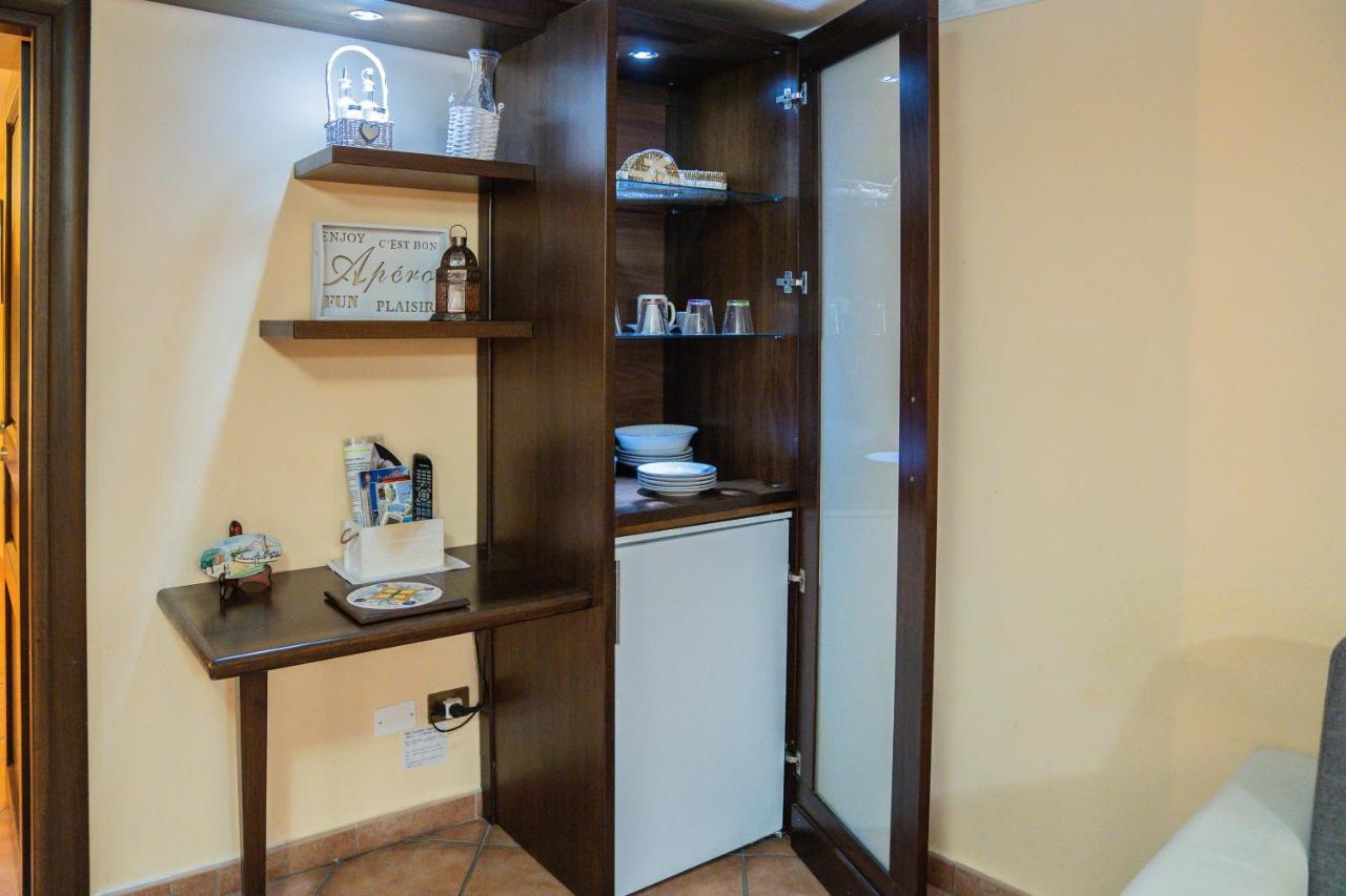 Domus Ugo Apartment Napoli Exterior foto