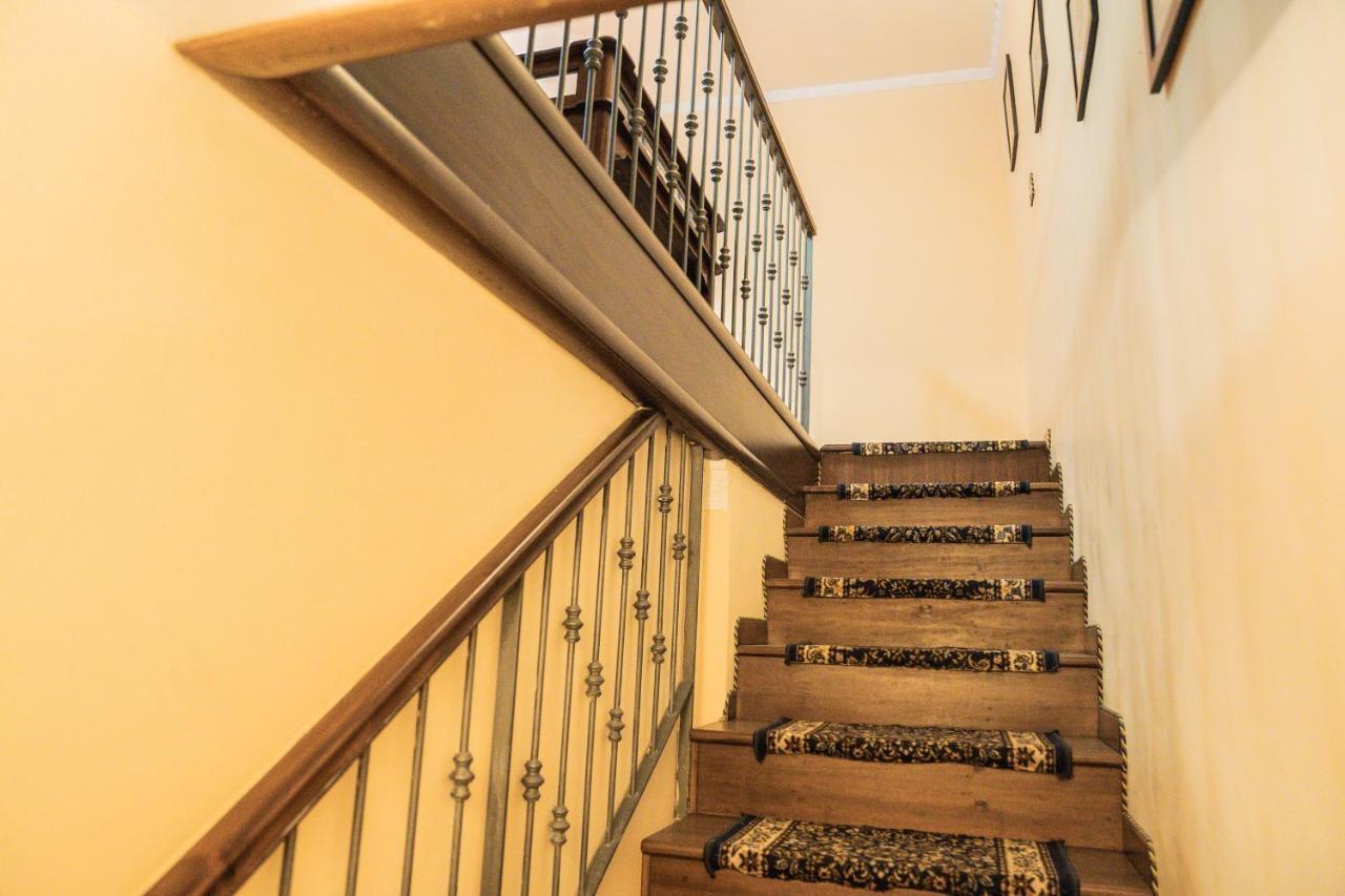 Domus Ugo Apartment Napoli Exterior foto